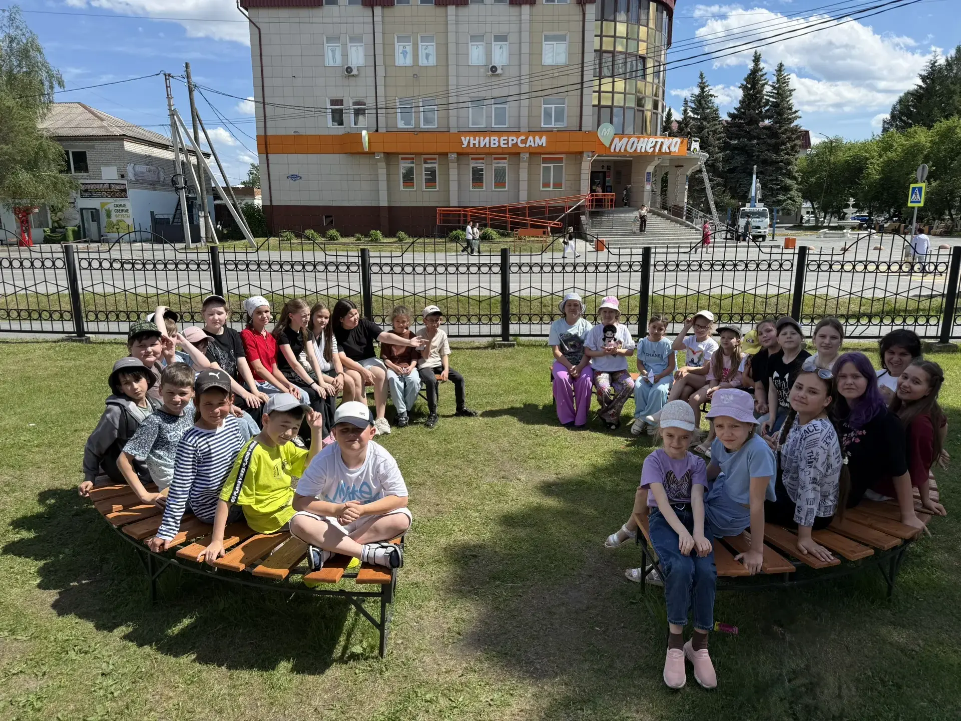 Насыщенный день в лагере  «Алые паруса». Ярковской школы 

Сегодня для ребят 1 смены лагеря дневного