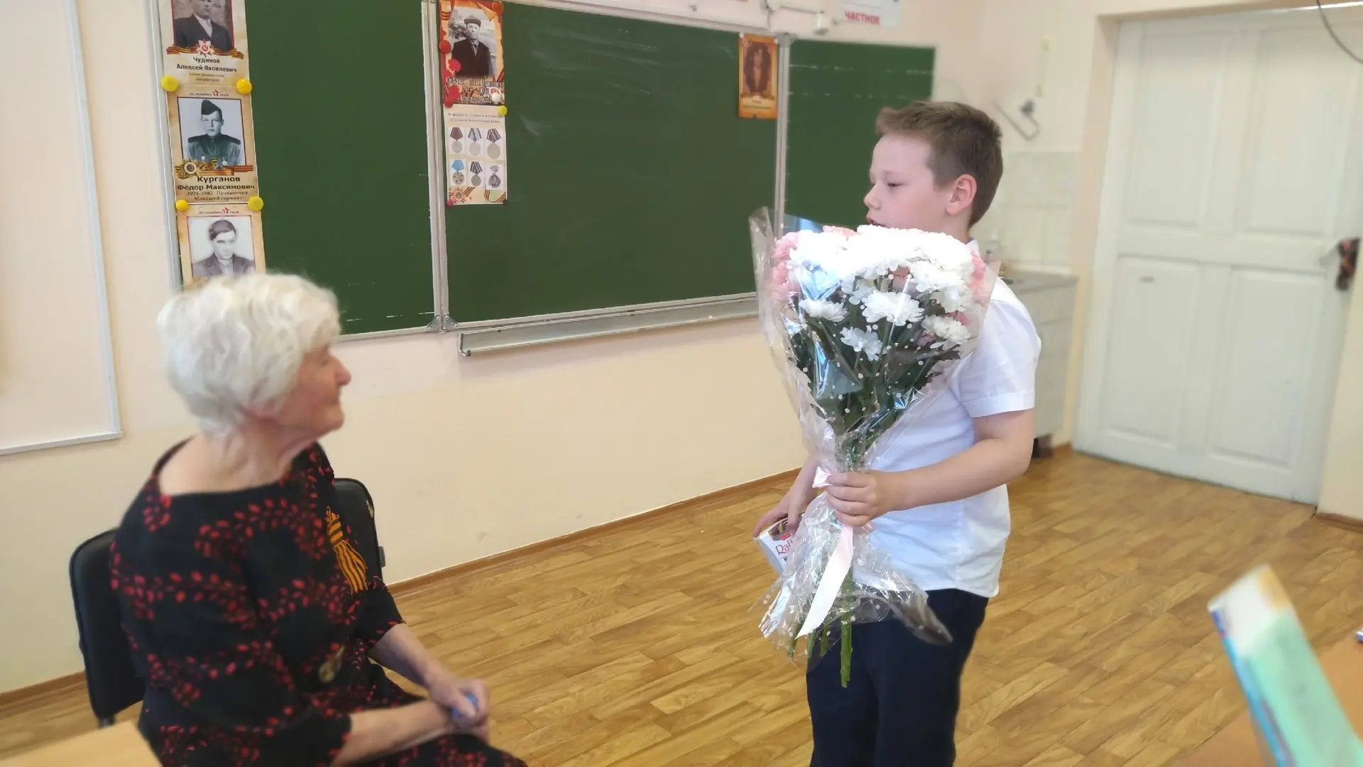 🌟 В преддверии 81-й годовщины Великой Победы ученики 3 «В» класса — участники отряда ЮИД «Вираж» — п