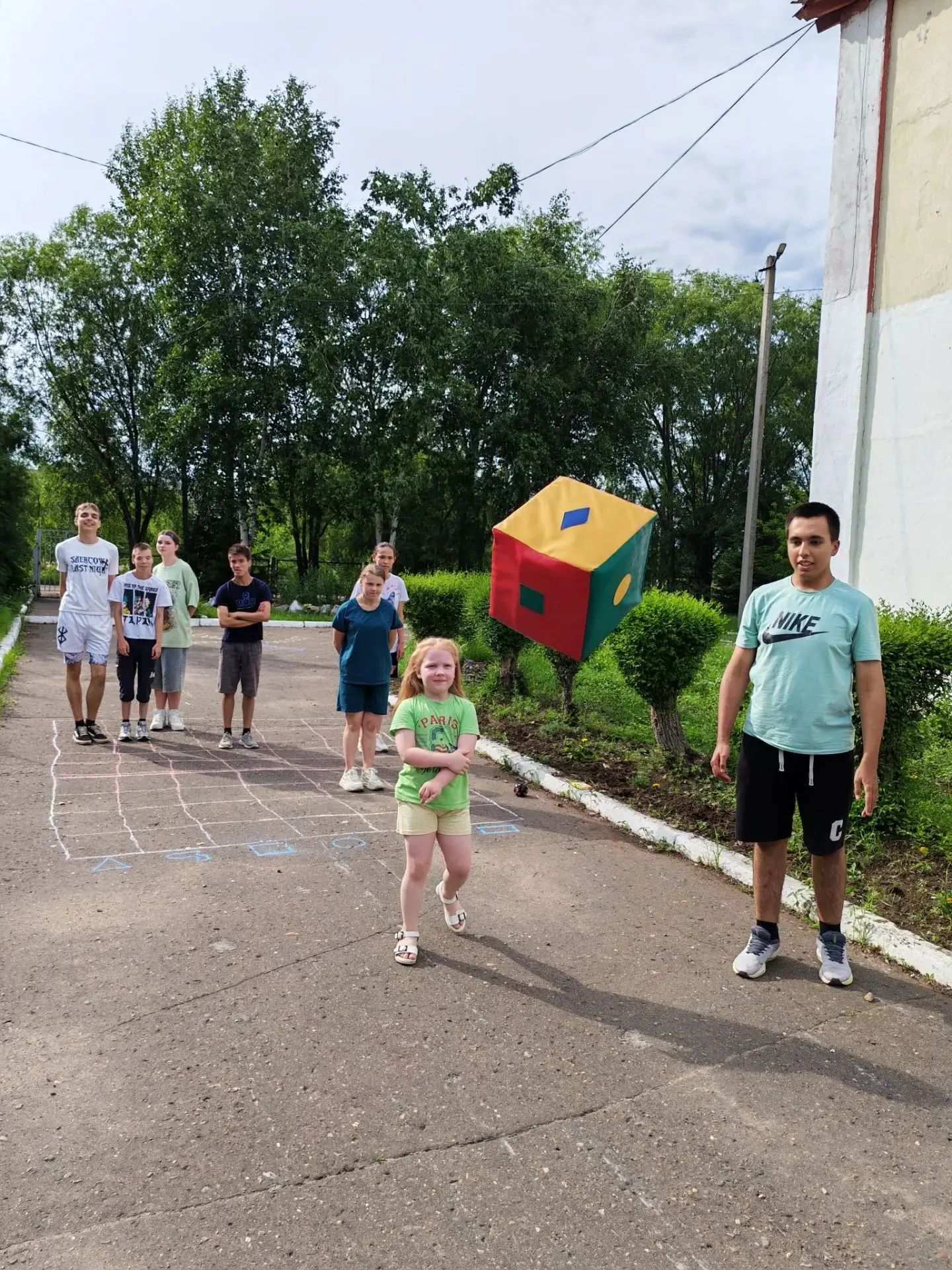 Чтобы устроить по-настоящему классный день, нашим ребятам не нужны специальные условия....