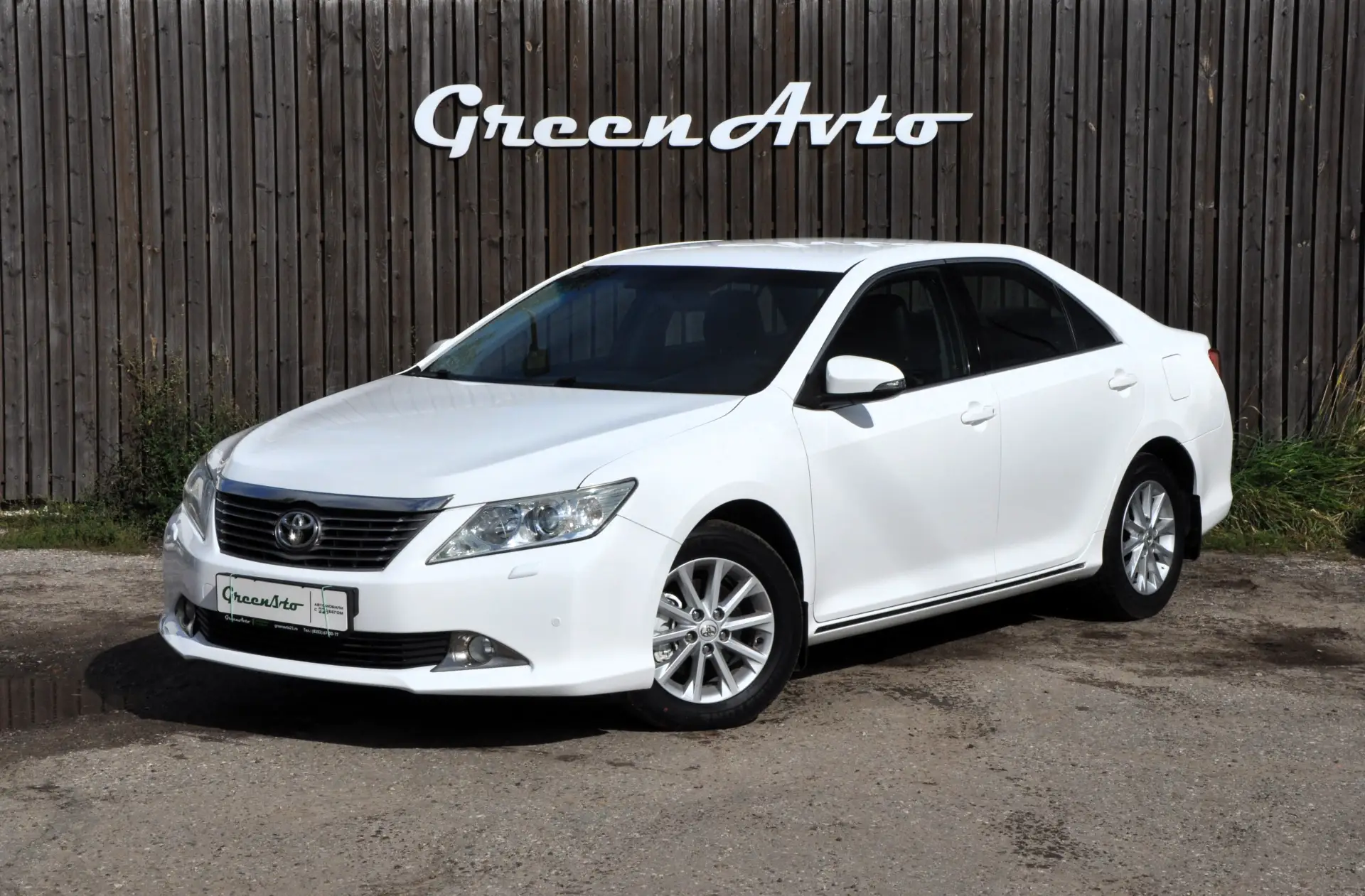 Toyota Camry 2013 года выпуска, ее преимущества: