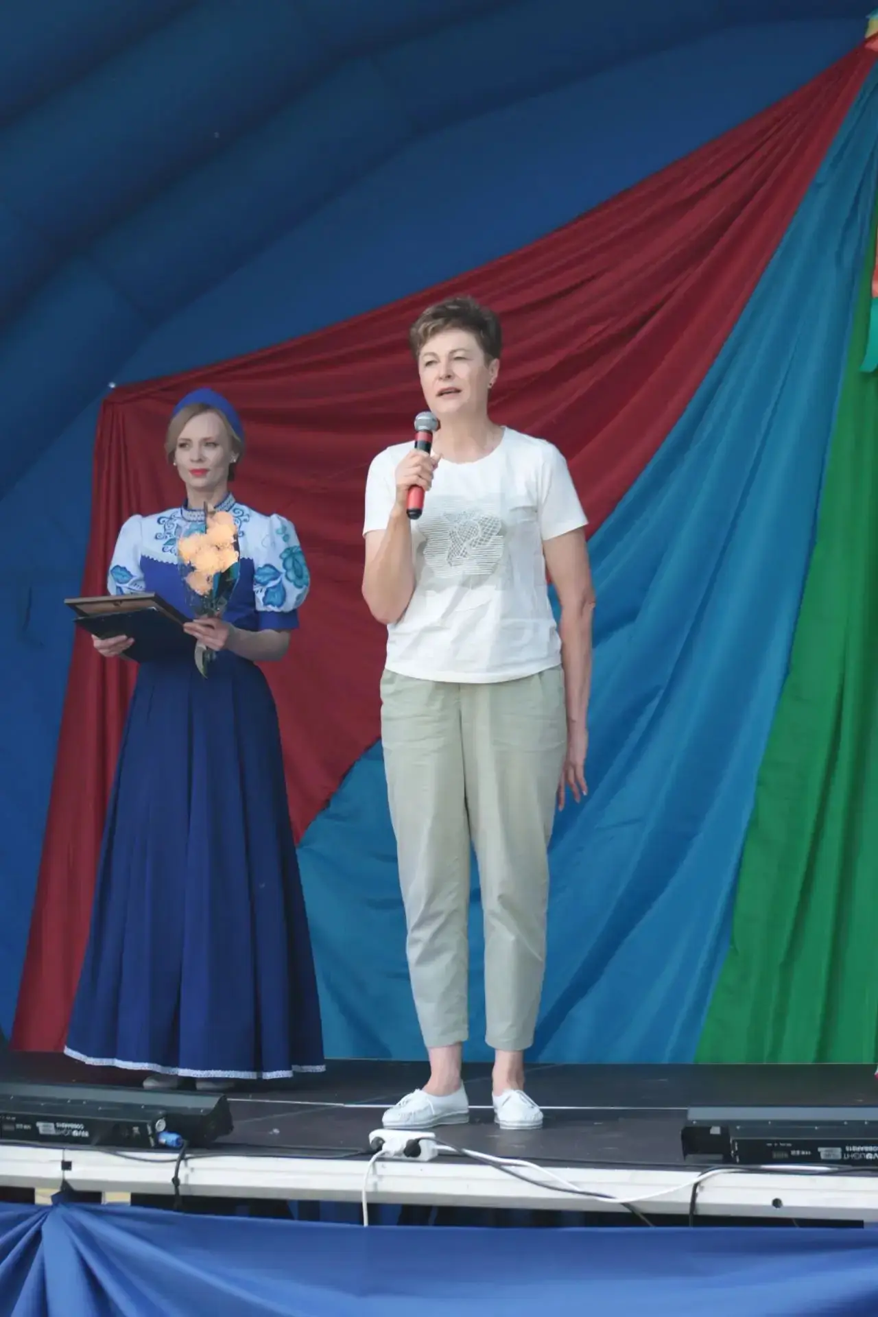 🌸 Русская народная песня отличается глубиной своего содержания, разнообразием жанров, ...