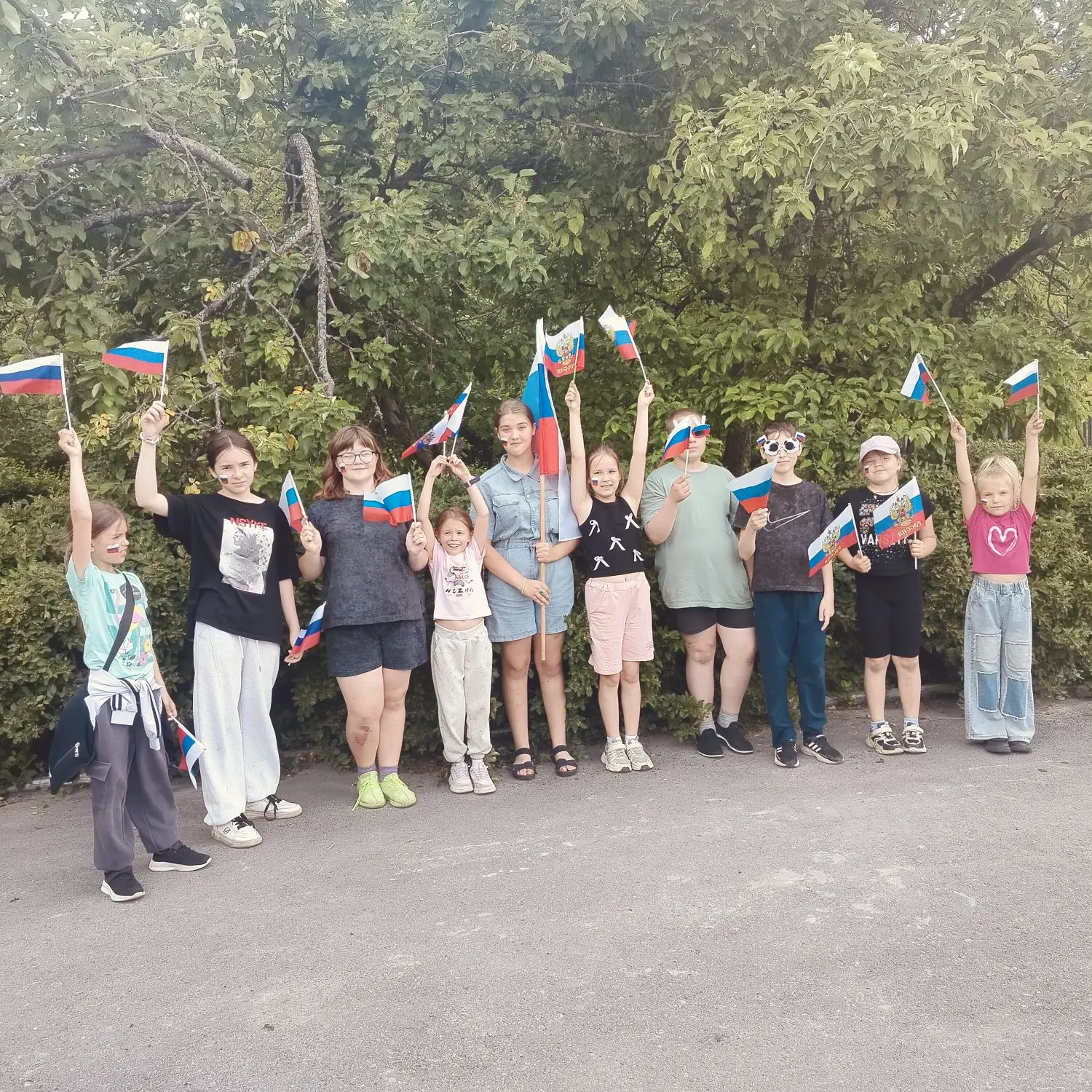 В преддверии празднования 12 июня Дня России в пришкольном лагере "Сказка" прошла всеро...