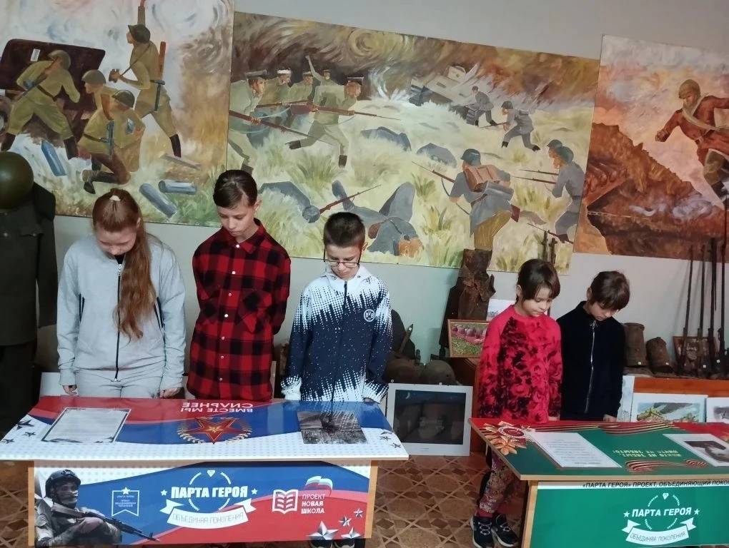 В преддверии такой скорбной даты, как 22 июня, ребята посетили школьный музей боевой славы. Им расск