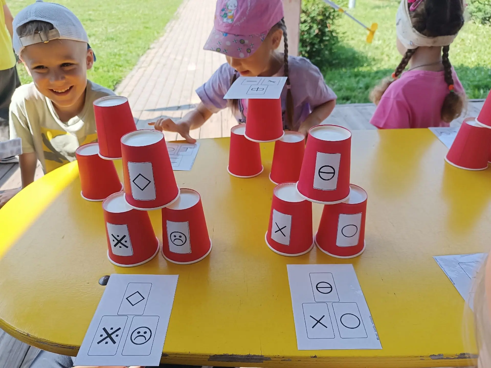 🥤☀️ Логика в стаканчиках на свежем воздухе!