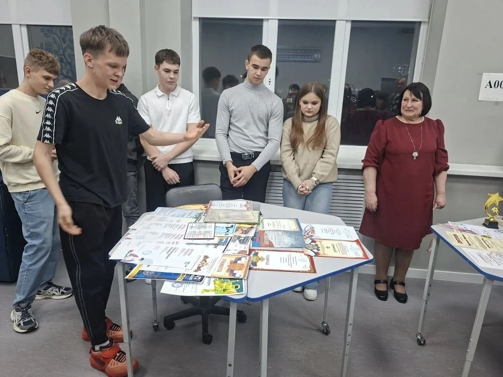 В 10 «А» классе прошла «Выставка достижений».🥇 В рамках празднования Дня науки, хотим поделиться с в