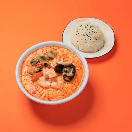 🥣 Сегодня в одном сетевом кафе оказалось, что суп дня, входящий в бизнес-ланч, — том-я...