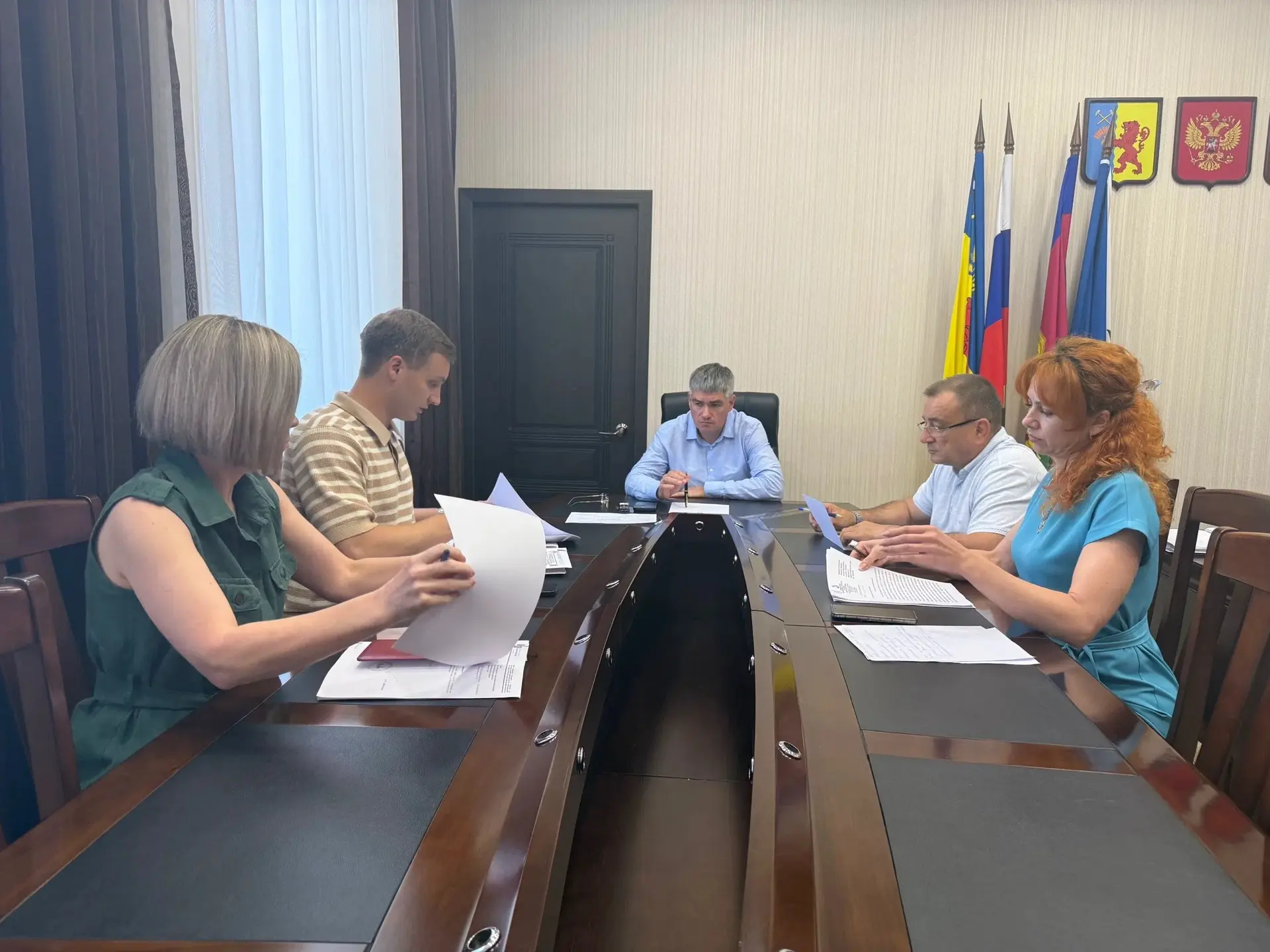 Глава Новокубанского городского поселения Новокубанского района Александр Владимирович Минин вместе 
