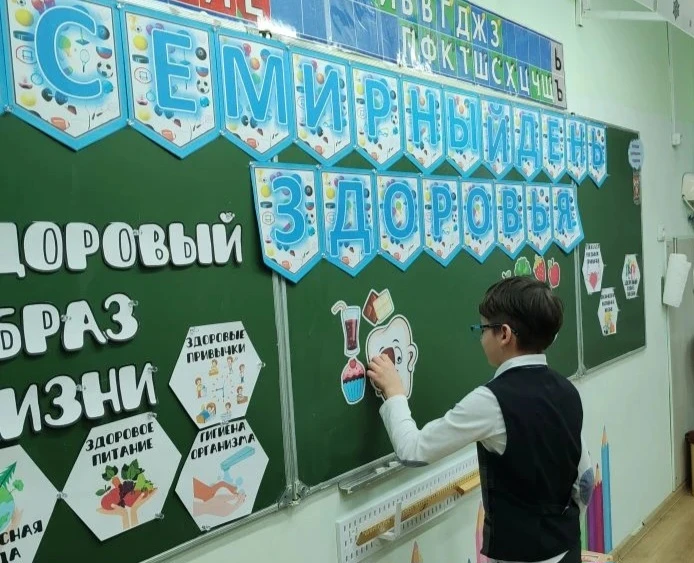 🍎Сегодня в 1а прошёл классный час посвящённый Всемирному дню здоровья. 🥕Ребята поговорили о здоровье