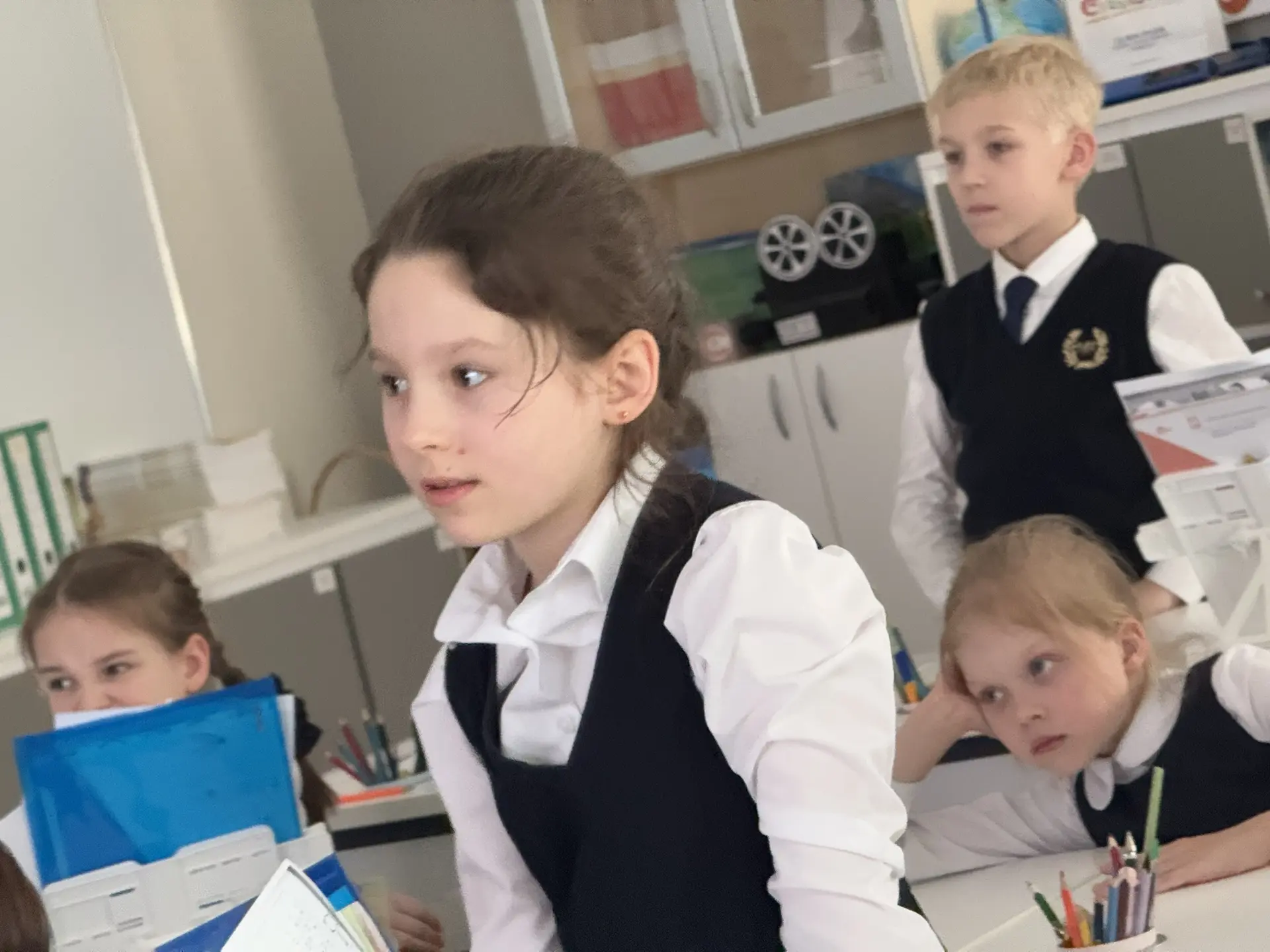 Выбор за первоклассниками! 🌍  В пятницу ученики 1А и 1Б классов совершили настоящее лингвистическое 