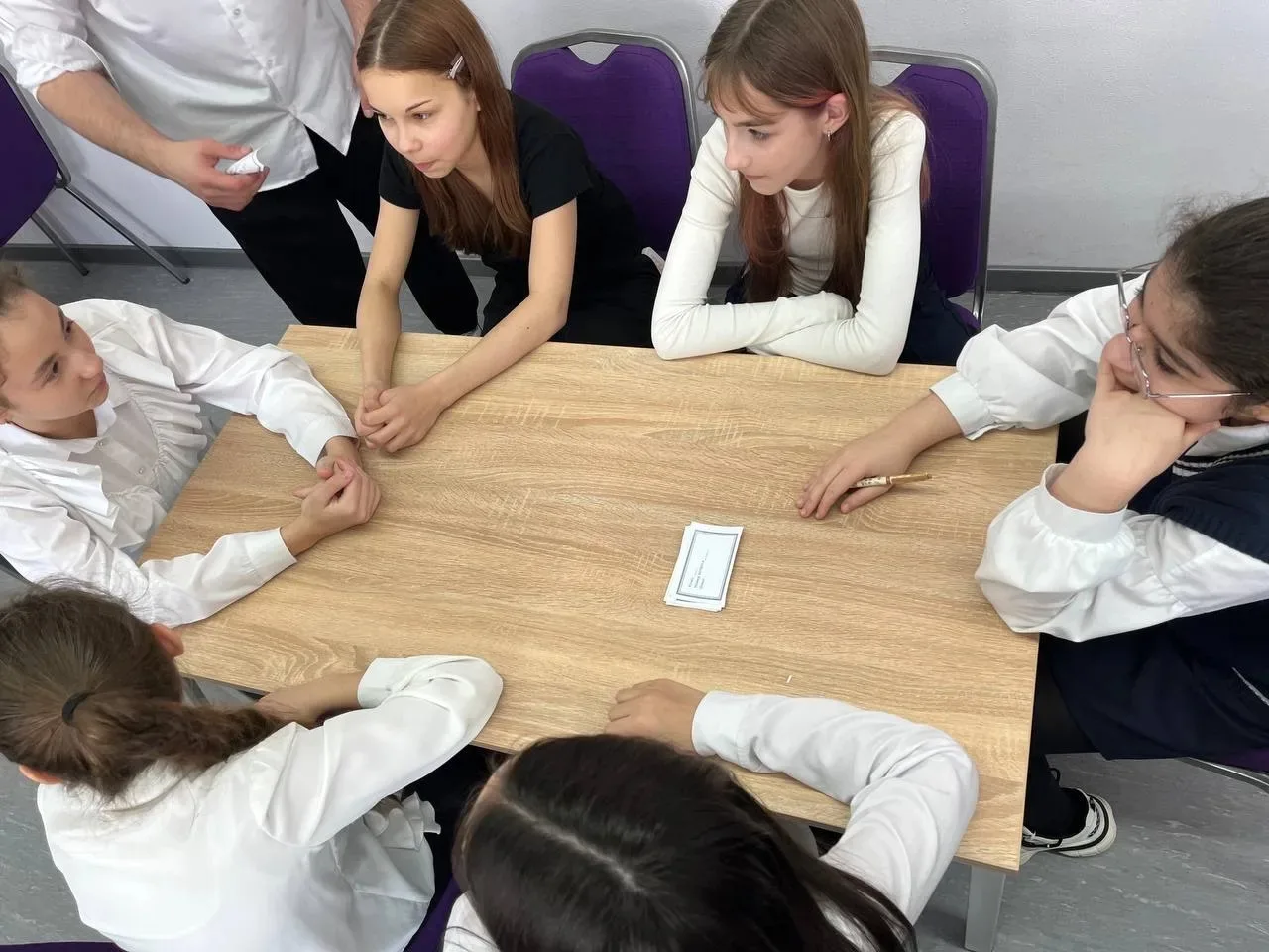 🚀✨ В рамках Декады Гагарина в школе прошёл интеллектуальный квиз для пятиклассников! 🎉    Ребята отв