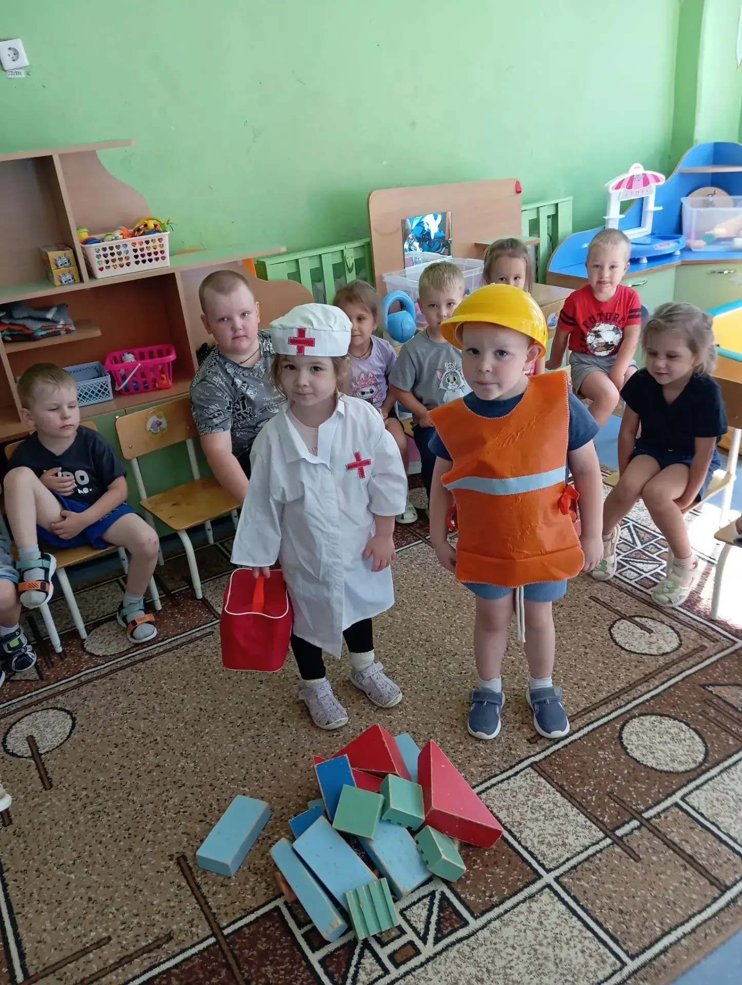 В честь дня солидарности в борьбе с терроризмом,в младшей группе "Гномики" прошла трени...