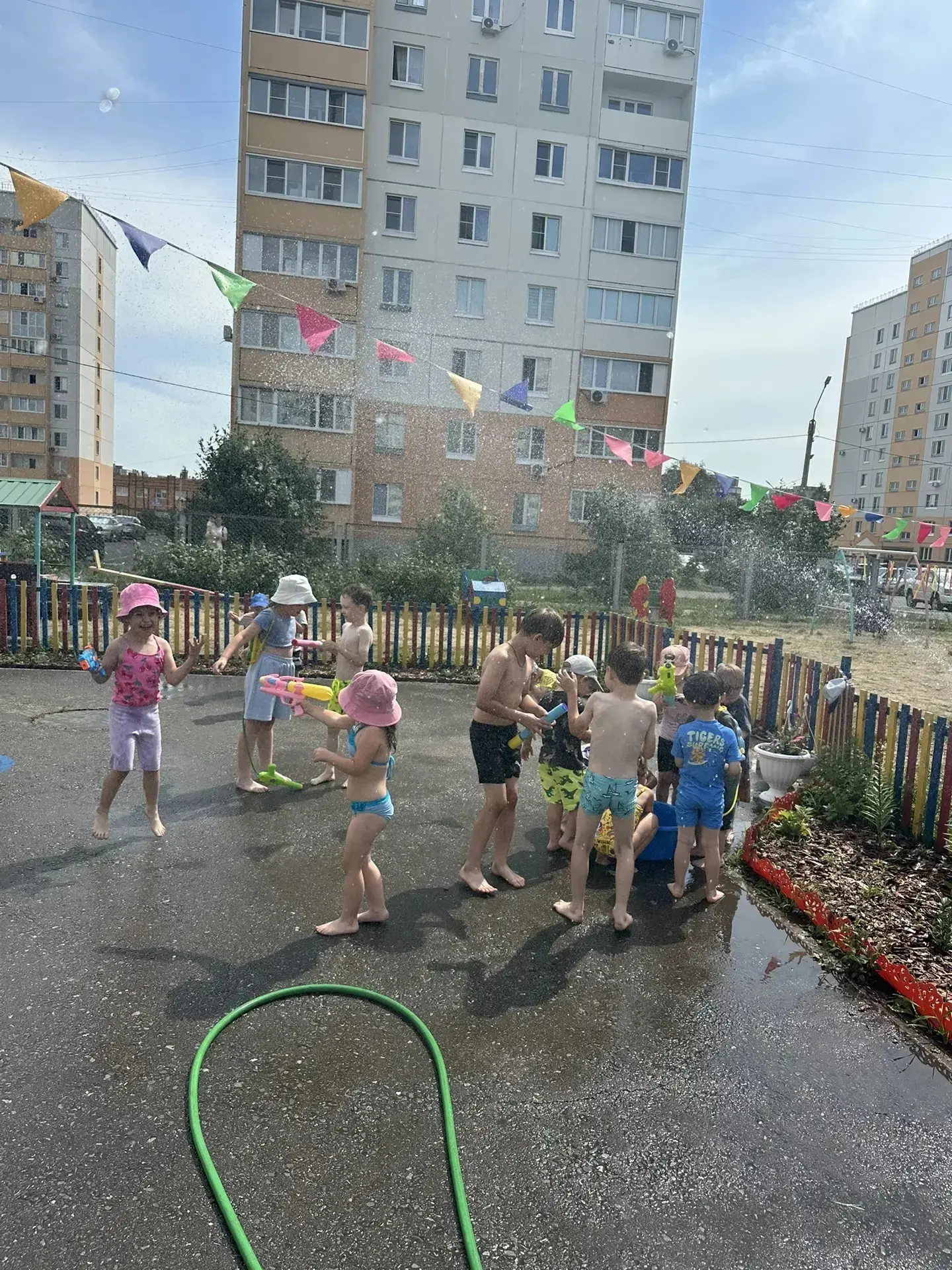 Воспитатели + дети + вода = Здоровье! 💪
День закаливания прошел бодро в гр."Теремок".🔥
 Приучаемся
