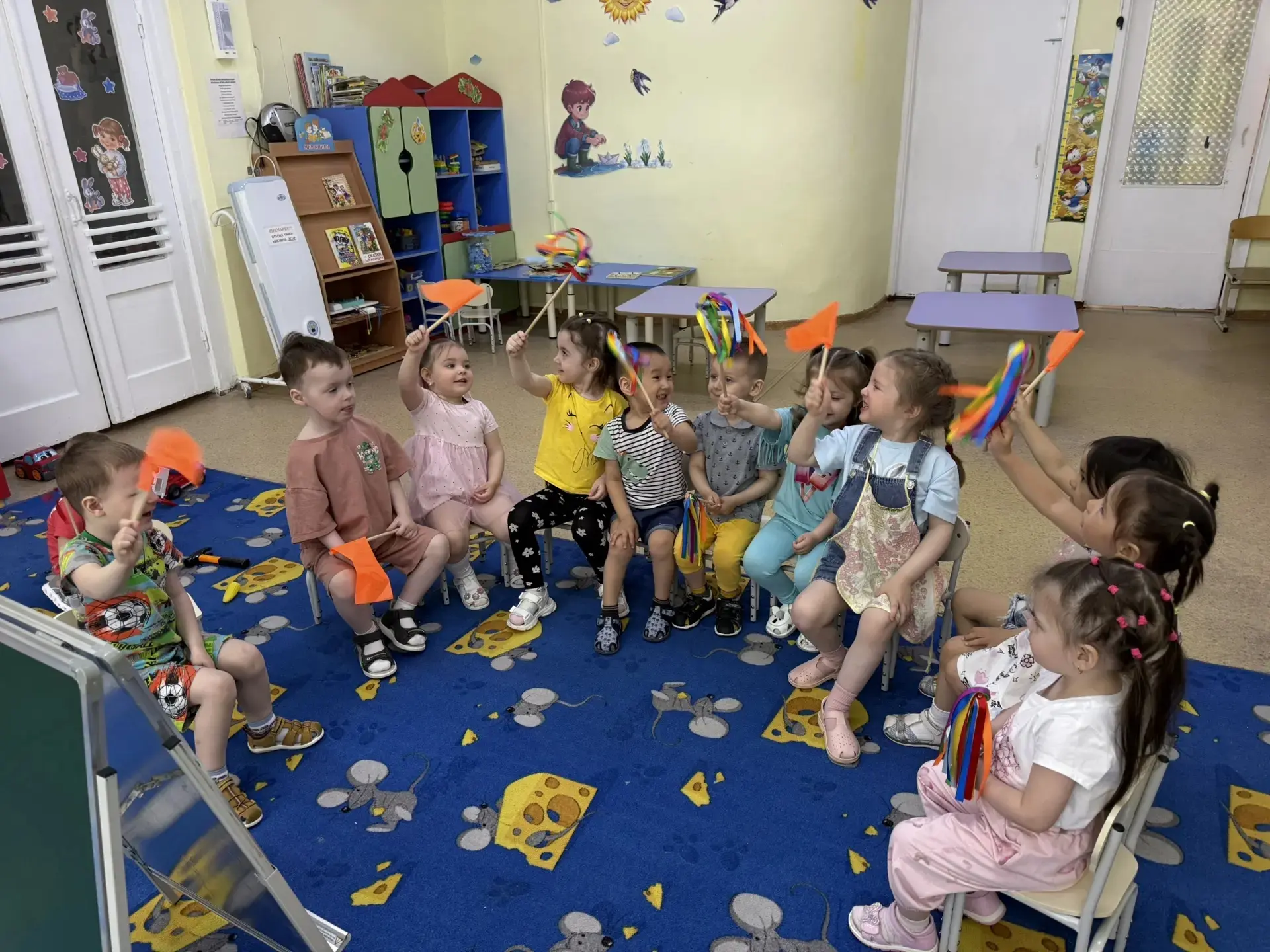 1 июня — День защиты детей! Наши самые маленькие воспитанники первой младшей группы вст...