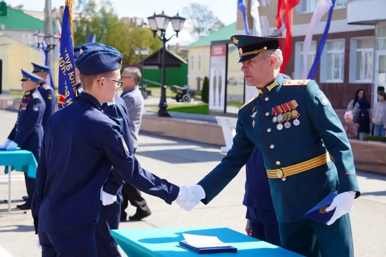 Сегодня,  9 мая, на плацу Военной академии РХБ защиты  состоялся ещё и уникальный выпус...