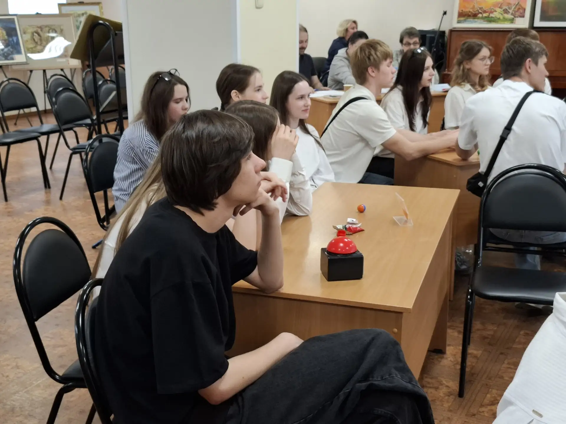 В мае ученики 10 классов школы посетили Центральную городскую библиотеку имени В. И. Ленина, где при