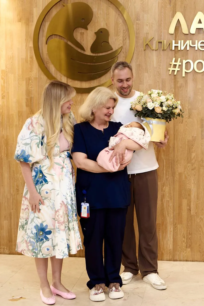Девочкам рекомендация врача.
Зверева Александра Владимировна.
Золотые руки и доброе сердце!
Она мне 