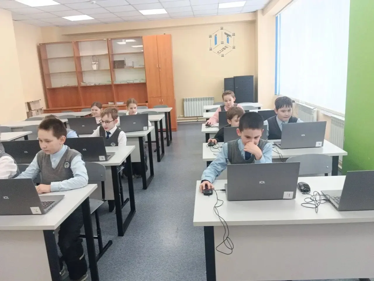 12 марта ученики 3 в и 3 г посетили lT- клуб в политехническом колледже для ознакомления с разными т