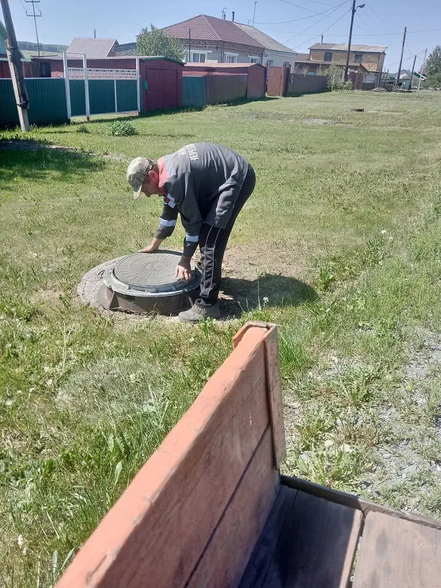 Добрый день
Работники ЖКХ продолжают плановую замену аварийных крышек на колодцах водоснабжения.
В п