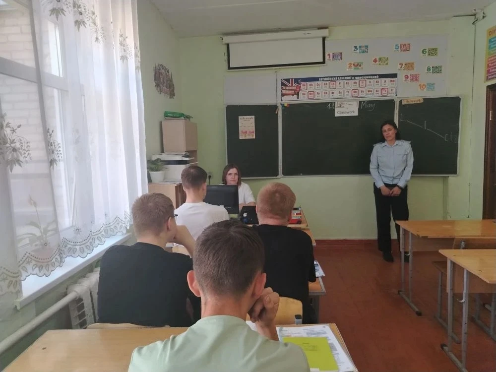 🚦В рамках профилактической акции "Внимание дети!" в нашей школе   была проведена минут...