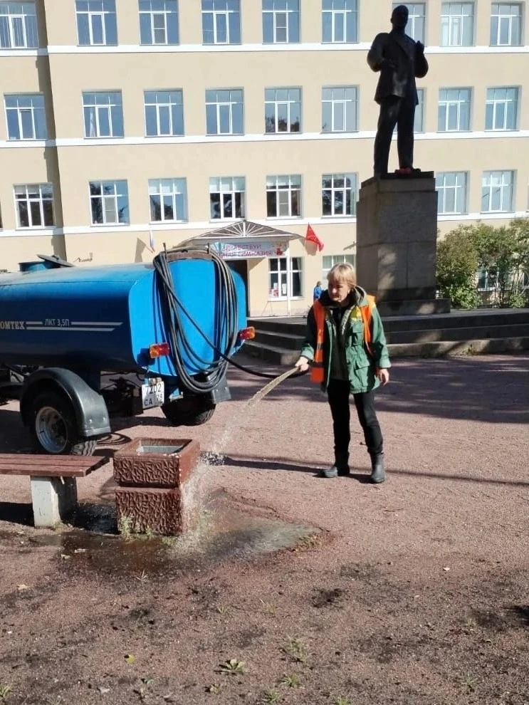 В Сестрорецке продолжаются работы по уходу за городскими территориями. Специалисты АО “...