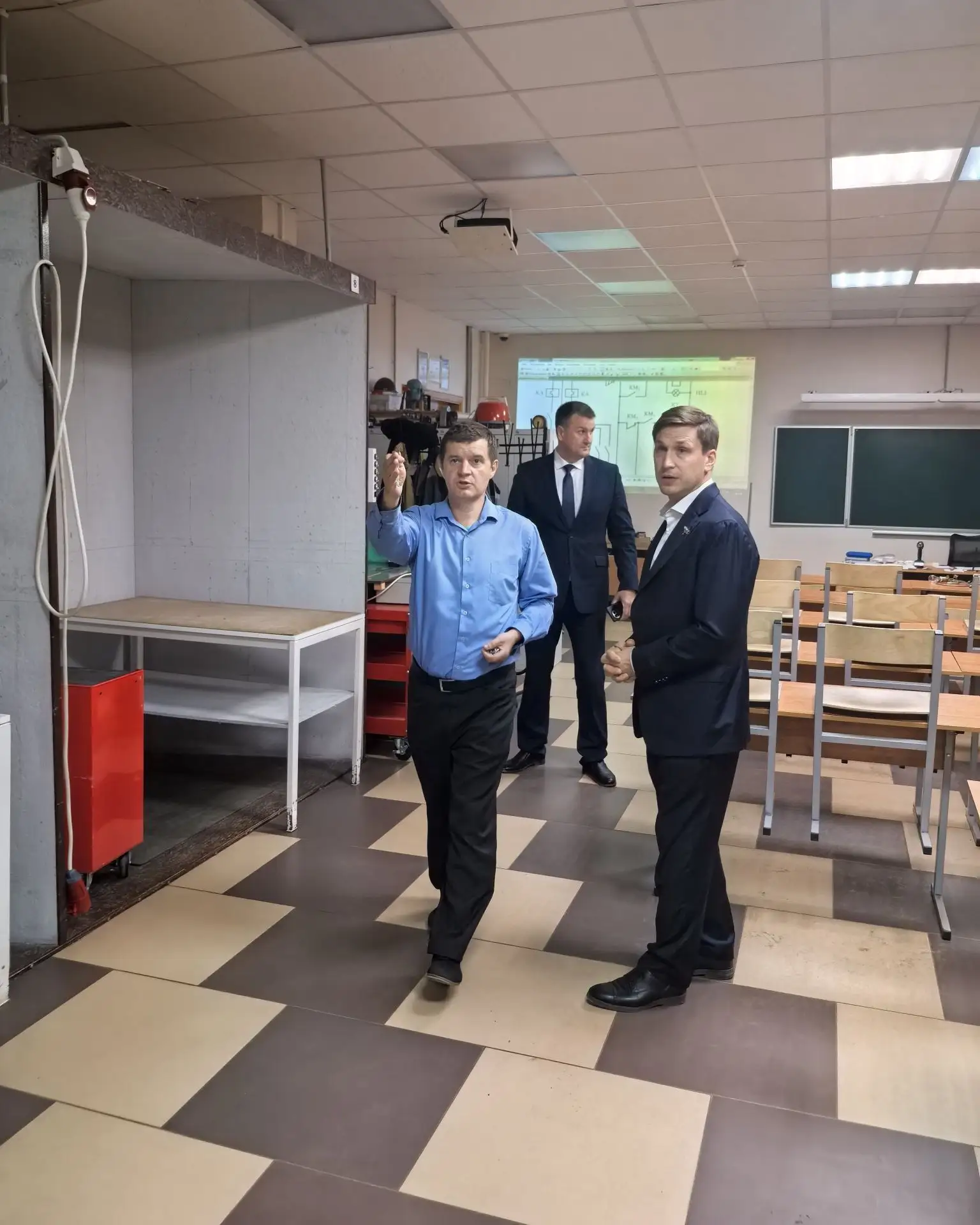 Вчера спрашивал у преподавателей меняется ли отношение среди поступающих ребят. Ответ положительный.