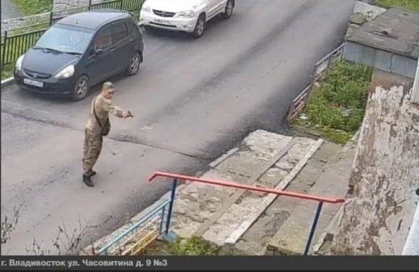 Жителя Владивостока будут судить по статье хулиганство, после того, как он угрожал женщ...