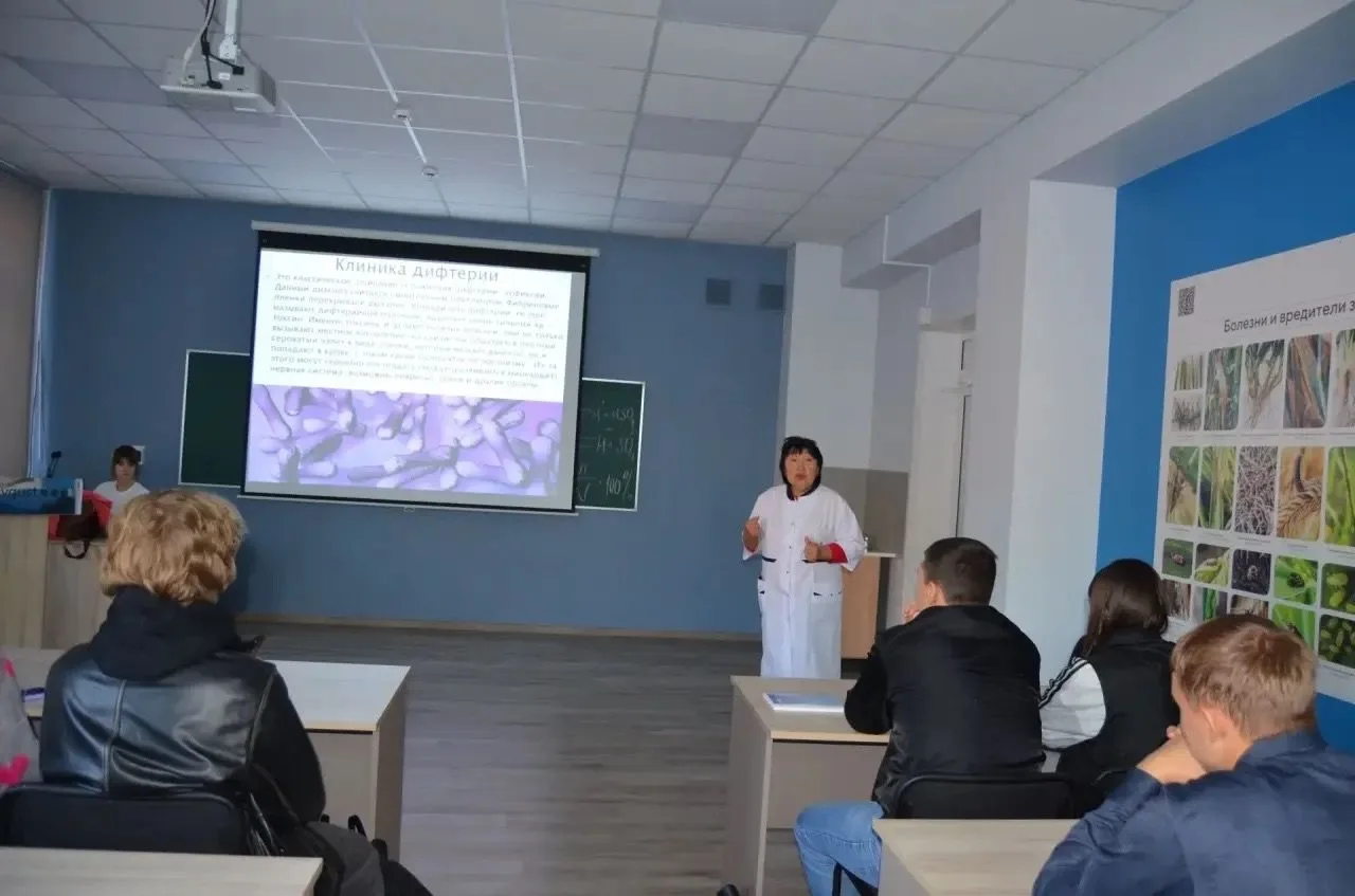 💉 Знать, чтобы защищать: в ХГУ прошла просветительская презентация об иммунопрофилактике