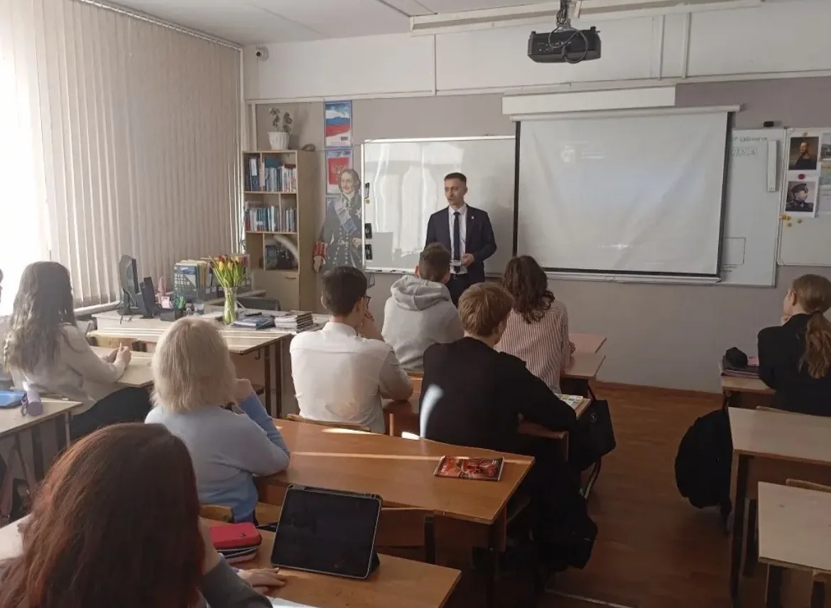 Разговоры о важном: «Заводы России»  У учеников 10 в  класса прошла интересная встреча в рамках прое