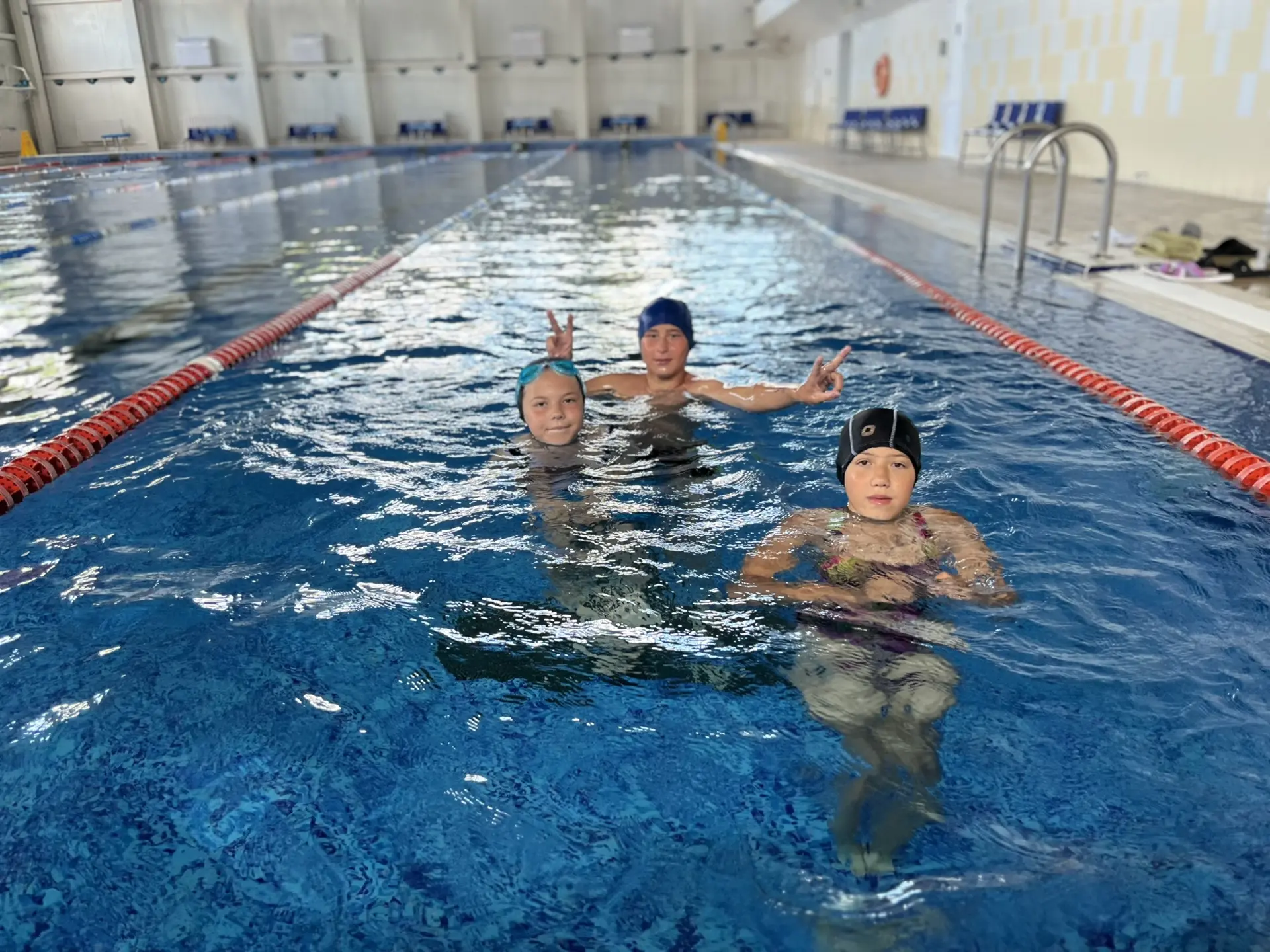 🏊‍♀ Сегодня дети пришкольного лагеря МБОУ «Шумерлинская СОШ» посетили бассейн.
🤩Коллектив бассейна