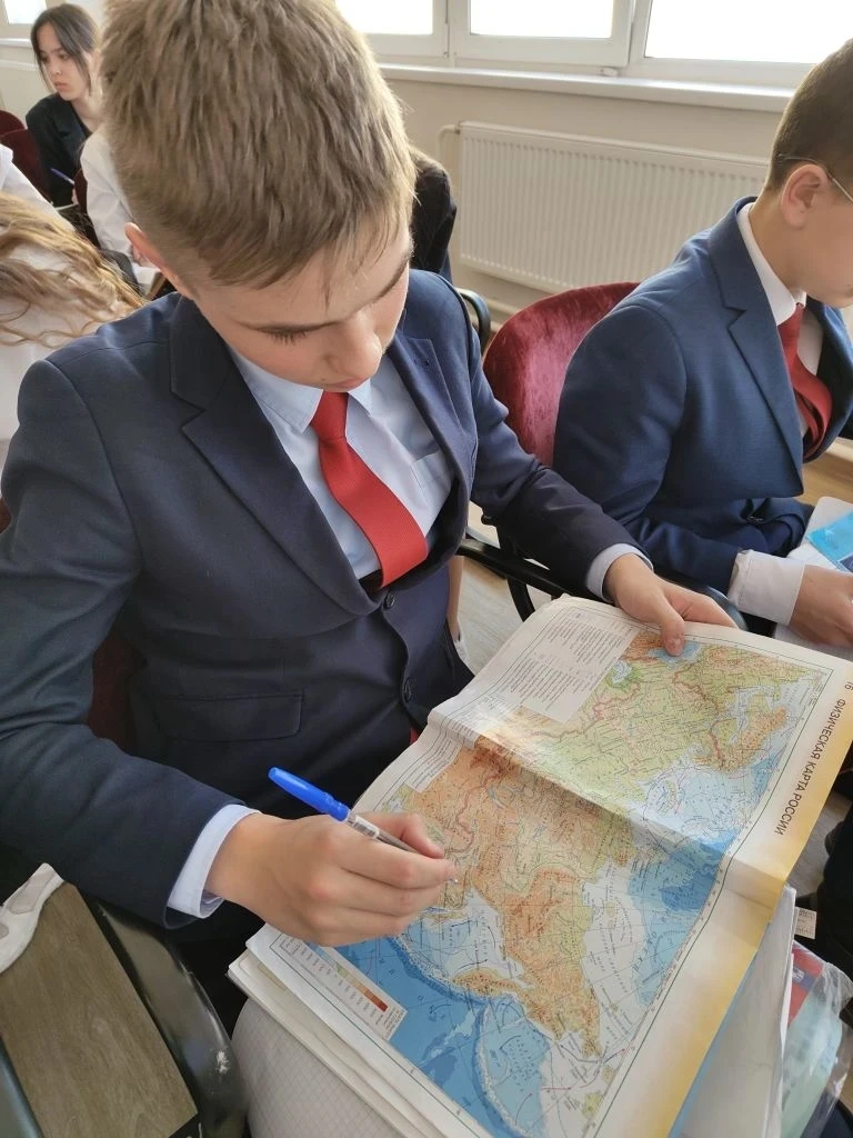 День географии в школе.  🌍В лицее состоялось Всероссийское просветительское мероприятие, организован