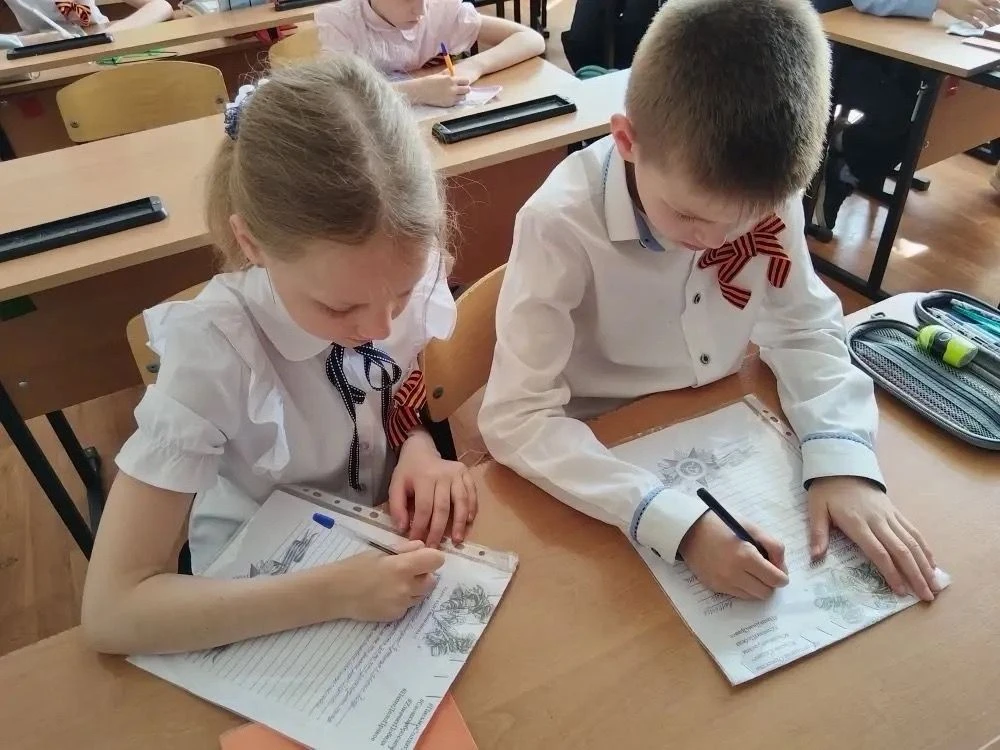 Ученики 2 "В" класса (классный руководитель Кеменова Наталья Михайловна) с душой приняли участие в а