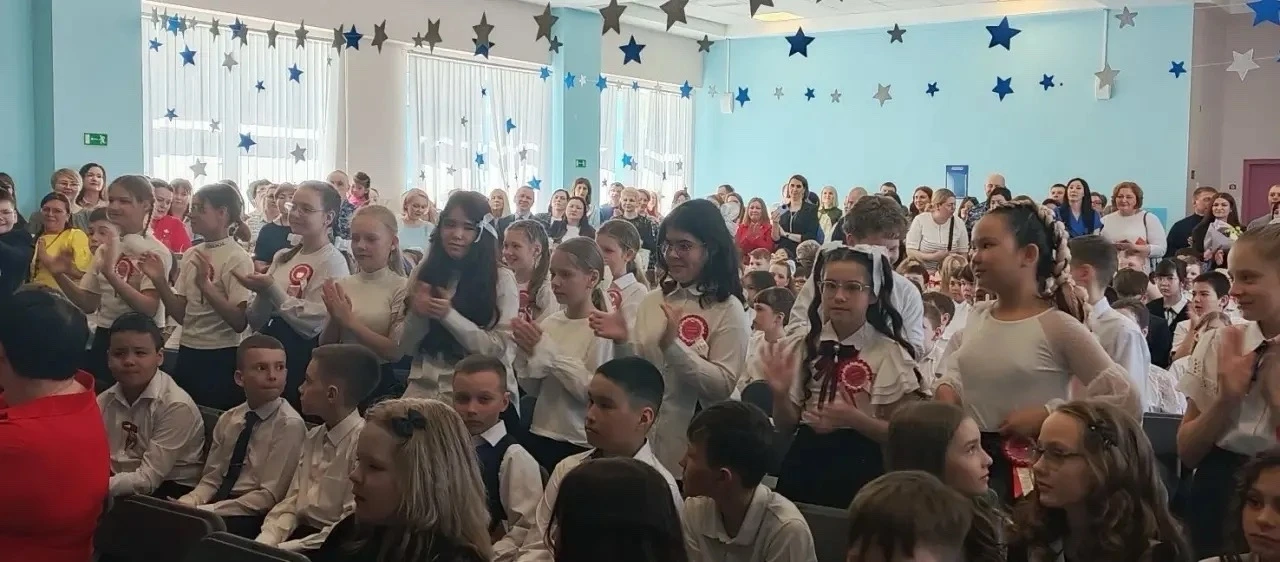 🎉 В Анадыре прошёл ещё один важный выпускной вечер   Четвероклассники из Основной общеобразовательно