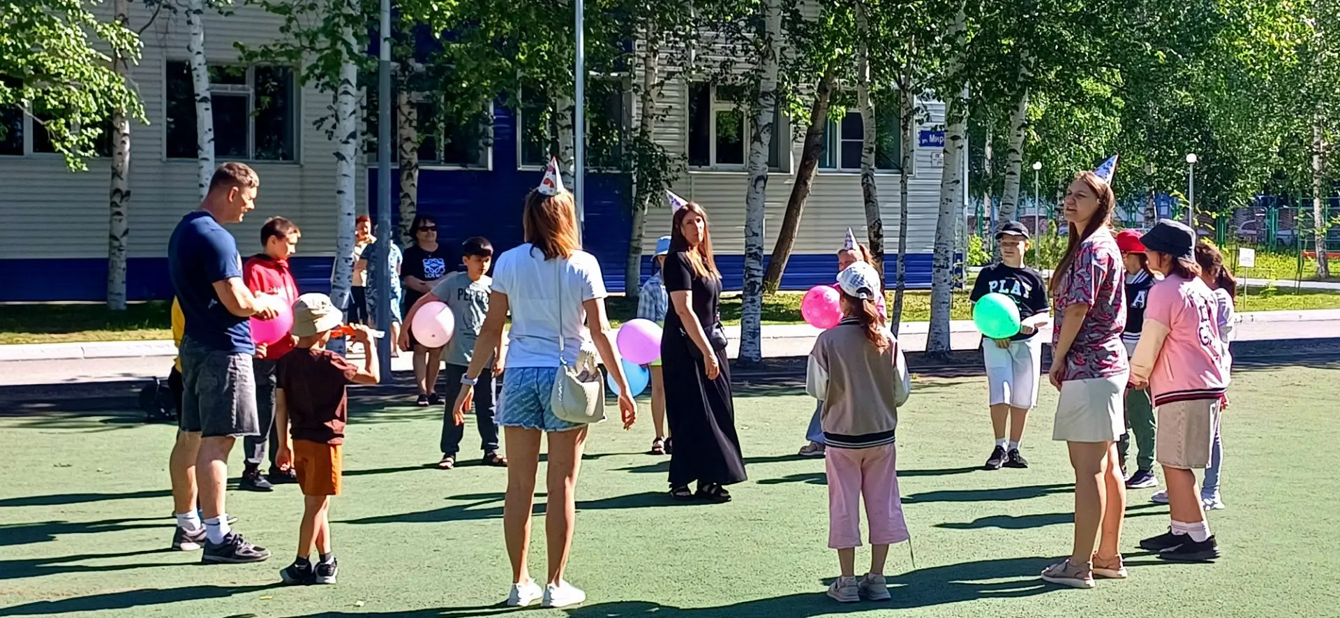 🎈 УТРО В ЛАГЕРЕ «В ГОСТЯХ У СКАЗКИ» НАЧАЛОСЬ С НАСТОЯЩЕГО СЮРПРИЗА!

Сегодняшняя зарядка превратила