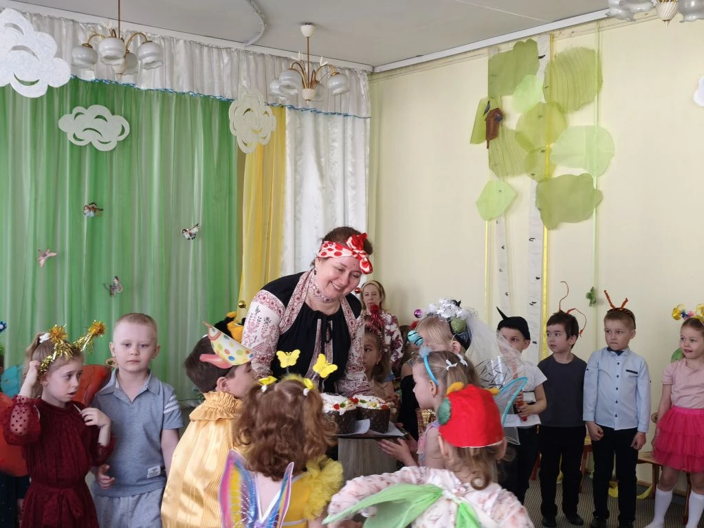В старшей группе "Знайки" дошкольного отделения "Малыш" прошёл яркий и запоминающийся утренник по мо