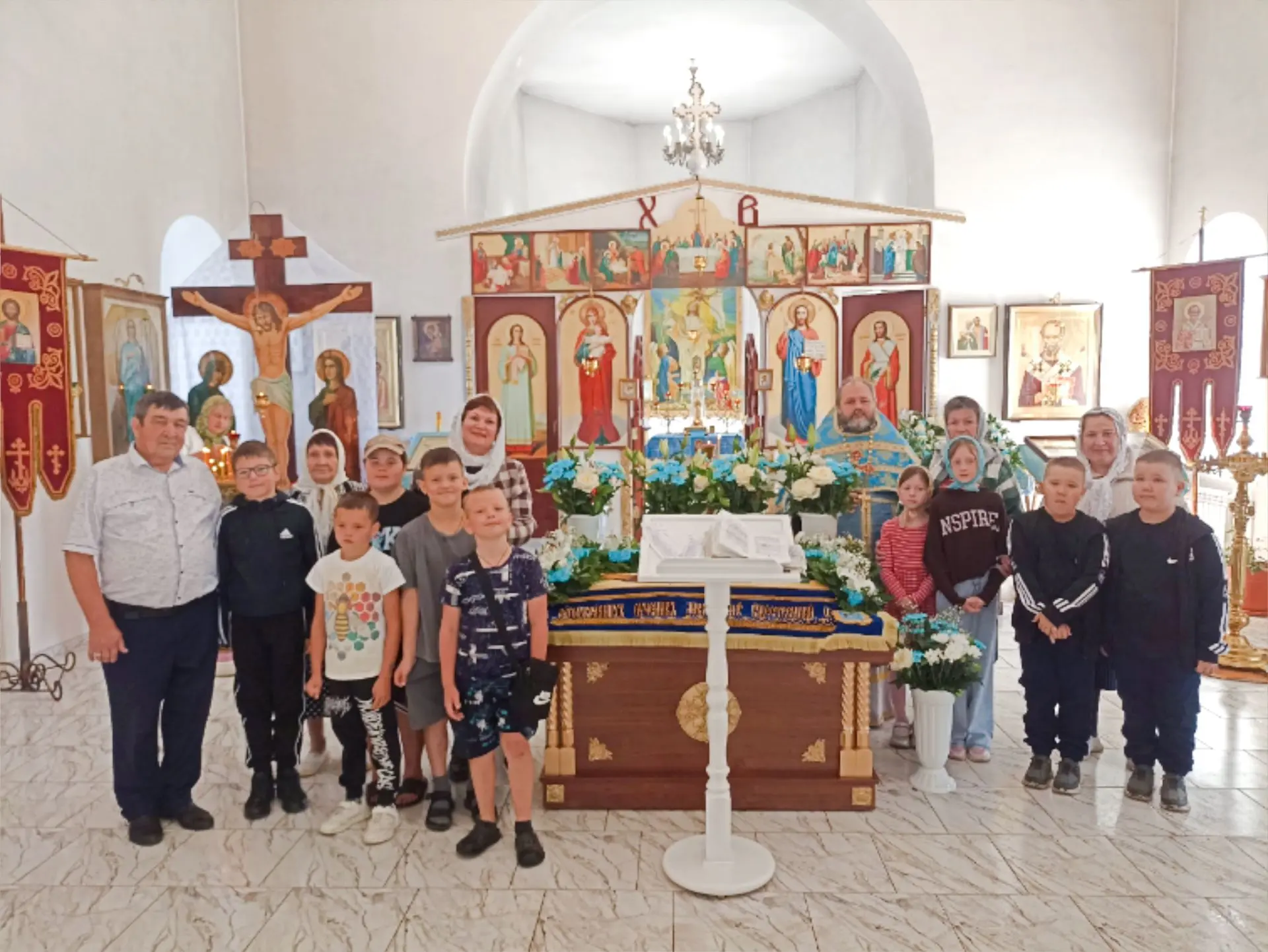 29 августа, в третьего Спаса, ребята 3б класса МБОУ СОШ р. п. Шемышейка вместе с бабушк...