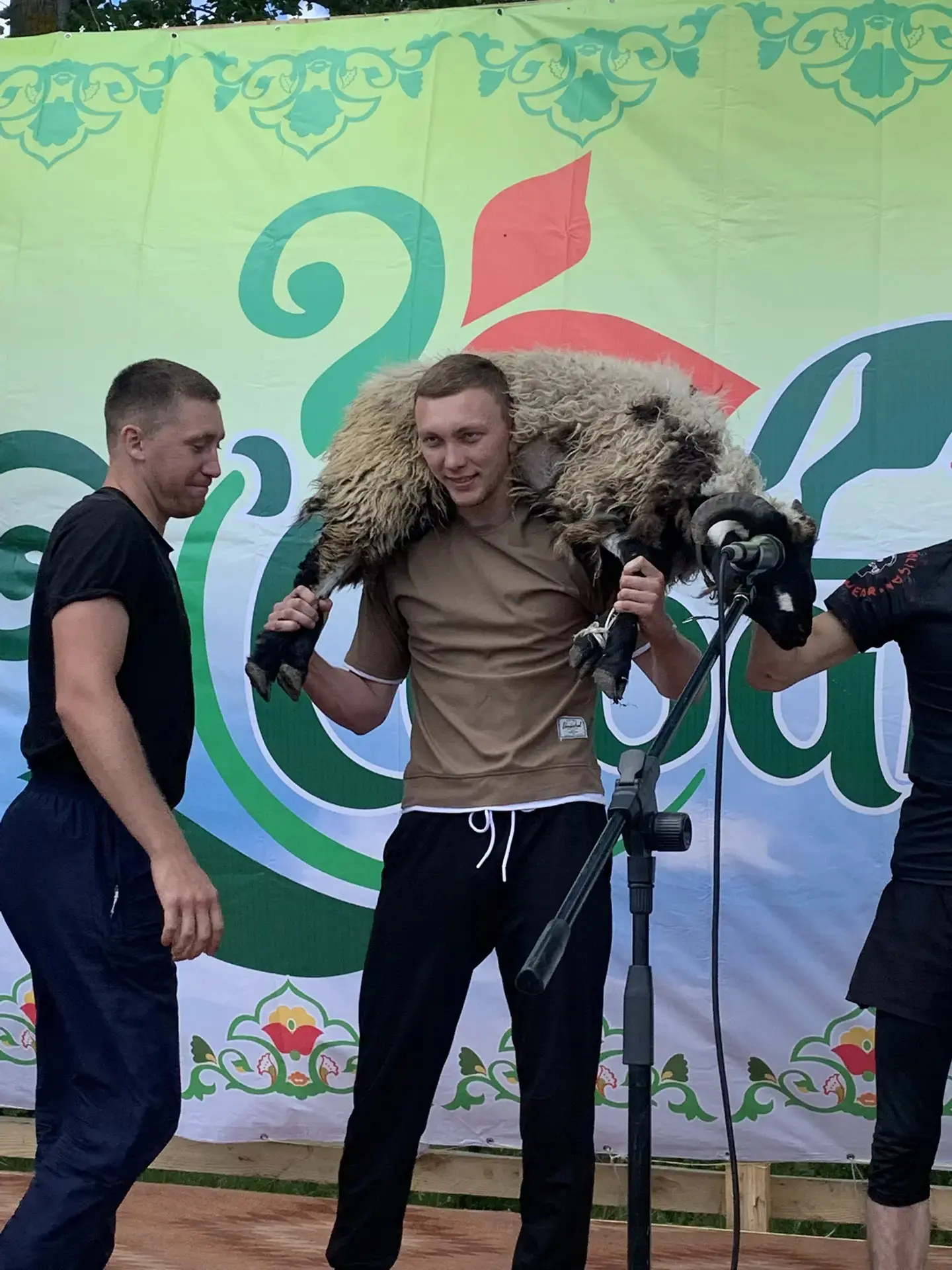 Иске Майна районы Иске Кызылсу авылы Сабан туенда