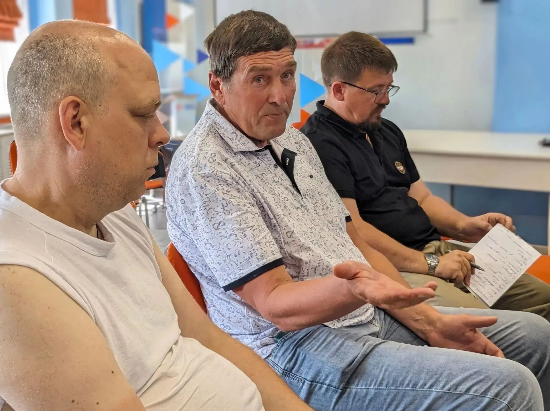 На встрече клуба «От службы к возможностям» участникам СВО рассказали, как открыть своё дело

В Кадр