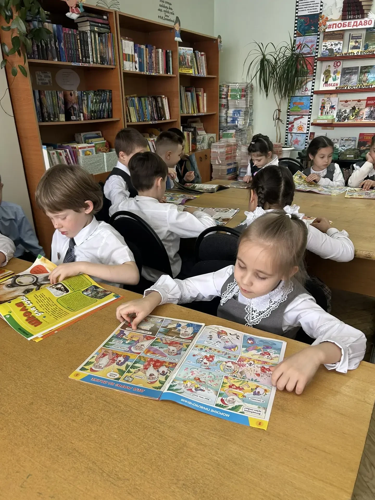 Ученики первых классов закончили букварь, провели праздник прощания с ним, а сегодня у учеников 1Б к
