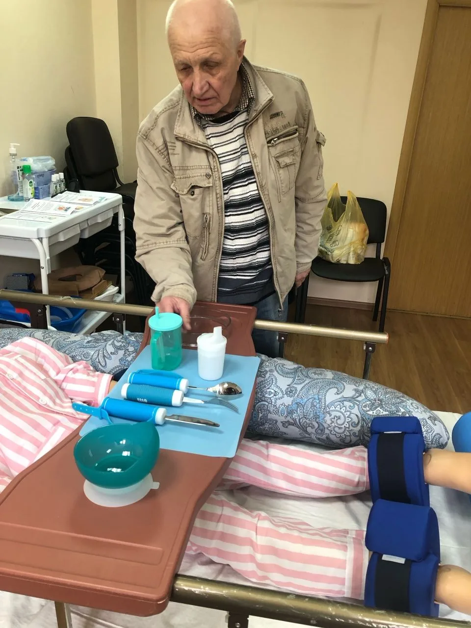 🌟Помощь ухаживающим: новые знания и поддержка  🏡💫В Смоленском комплексном центре социального обслужи