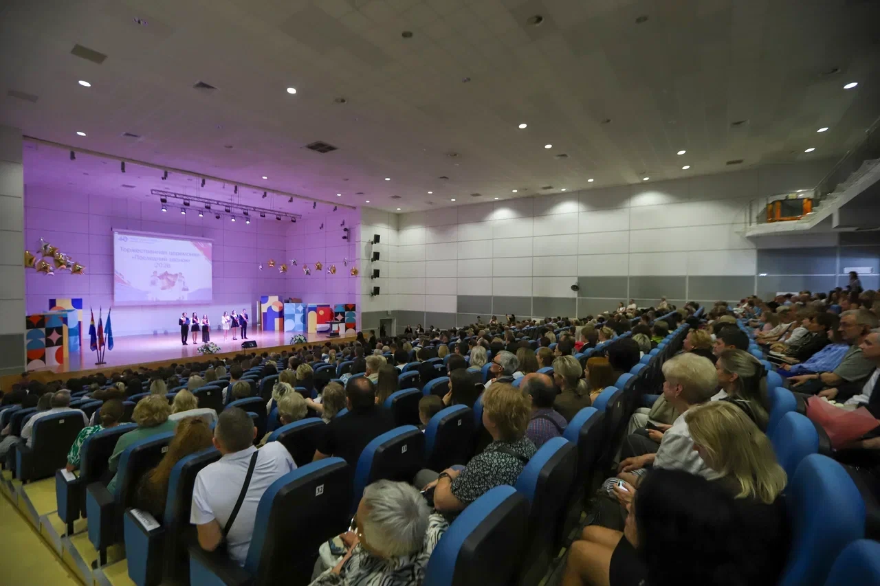 Первый замминистра образования Калининградской области Маргарита Короткевич поздравила выпускников г
