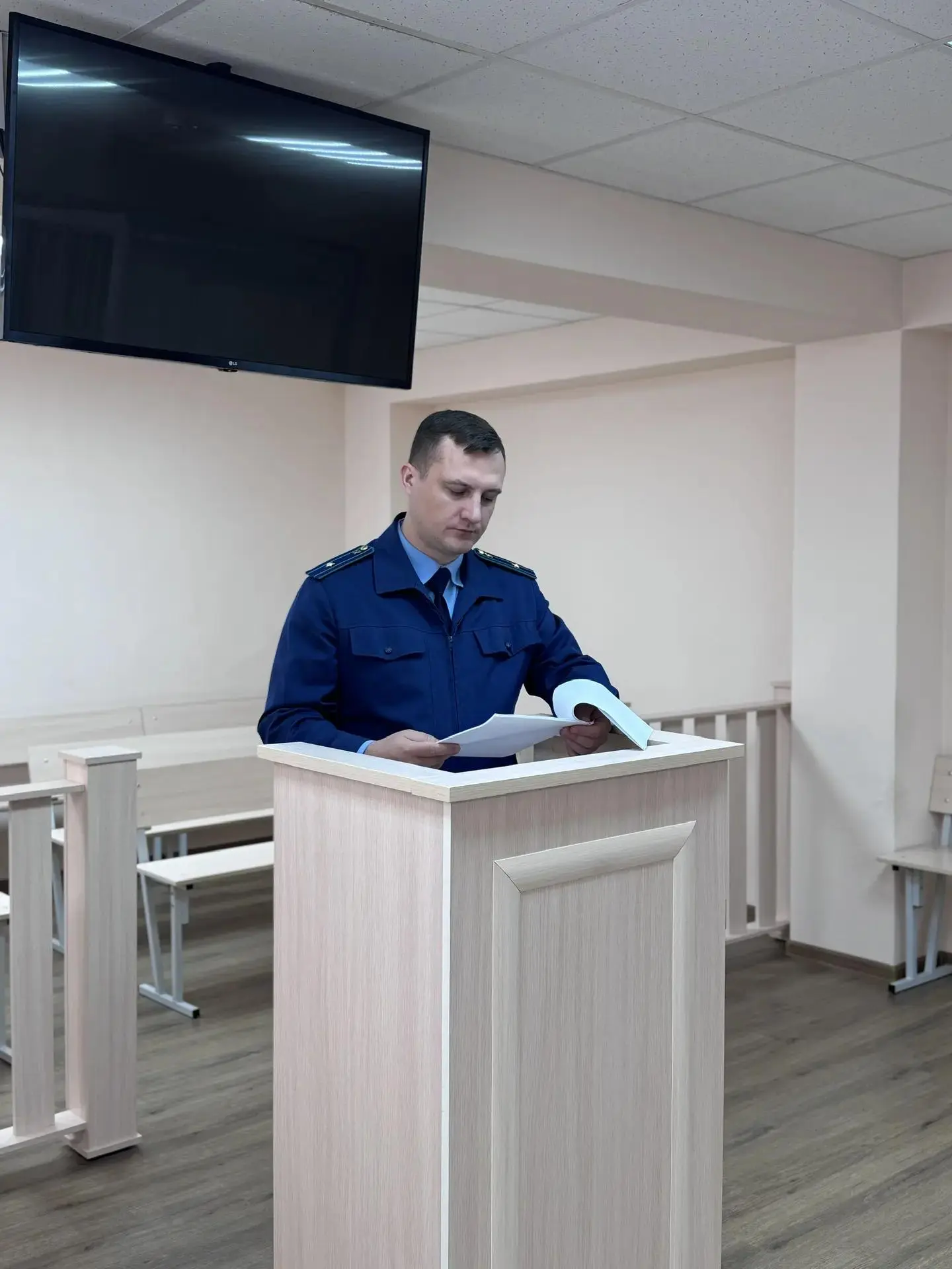 ⚡️ По требованию прокурора Муравленко многодетная семья восстановлена на учете для пред...