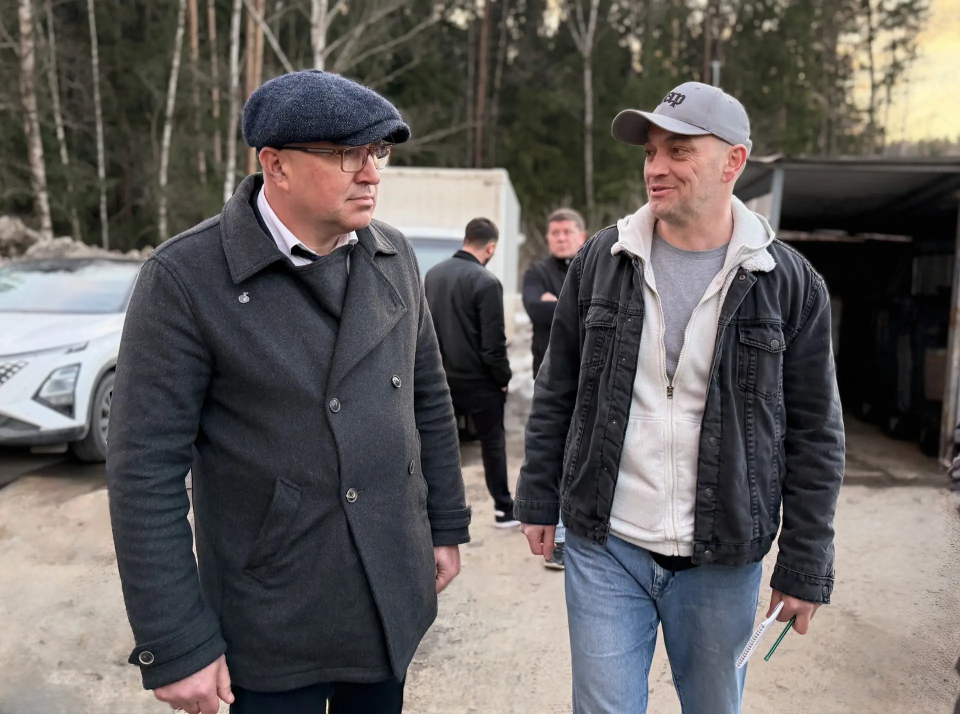✅Алексей Зотов провел обход в микрорайоне «В»    Глава управы района Троицк, совместно с жителями, с