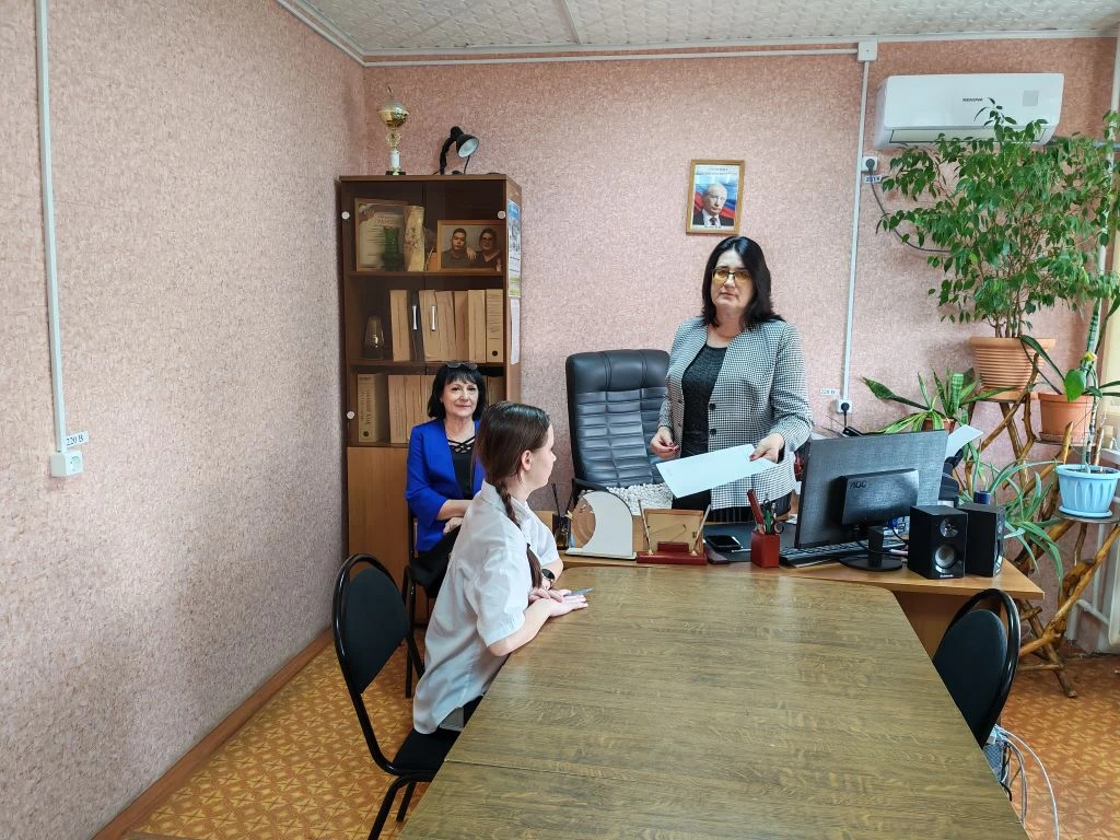 🎼🎶С 5 мая в нашей школе начались итоговые, выпускные экзамены.