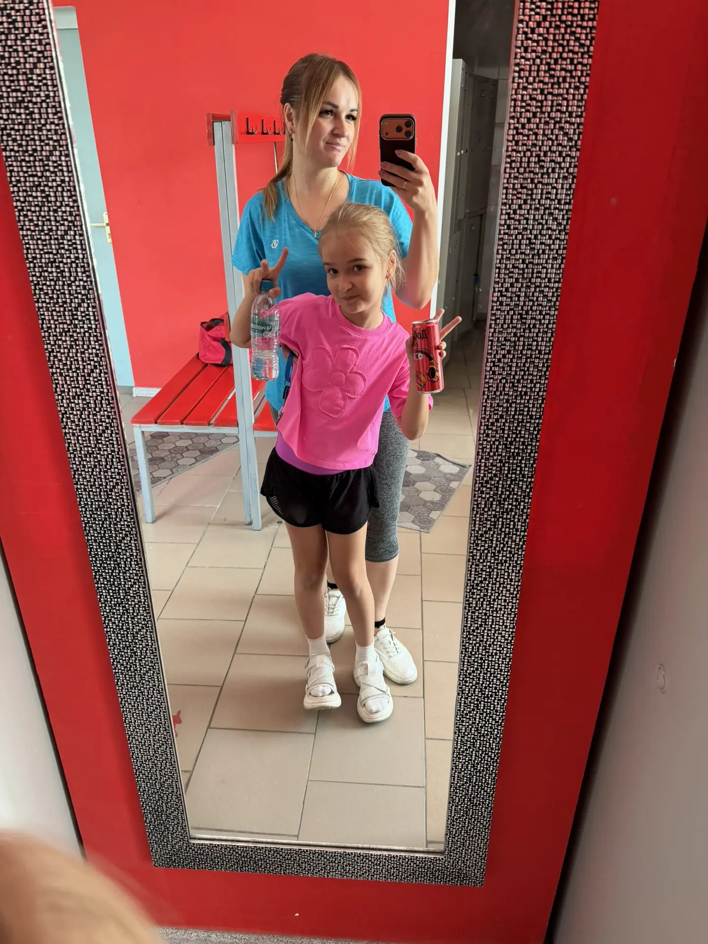 Сходили сегодня с дочей в фитнес клуб😊!

На улице жаришка! Приехали домой, теперь за работу, пока н