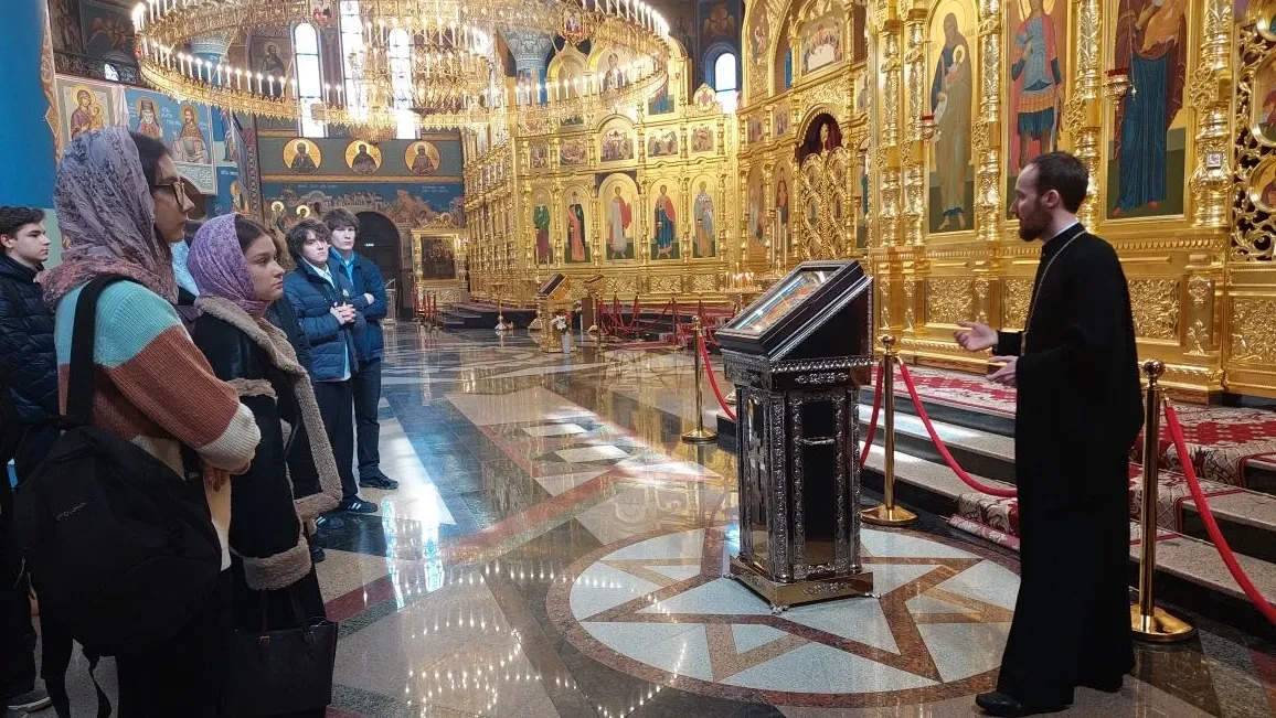В рамках муниципального проекта "Семья как храм" учащиеся 10 а класса МБОУ СОШ 24 посетили образоват