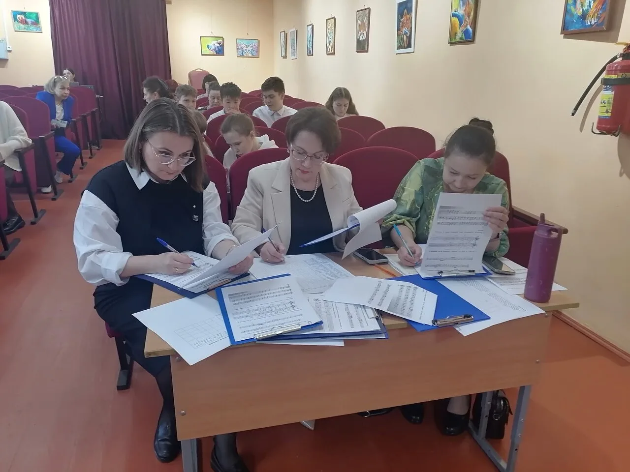 Поздравляем наших талантливых учениц 8-го класса Белых Мираславу, Дроздову Таисию и Селиванову Полин