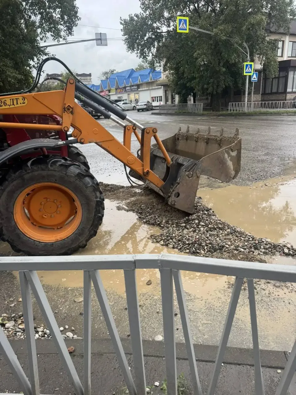 📝Жители обратились в Управление ЖКХ с просьбой подсыпать яму на пересечении улиц Орджо...