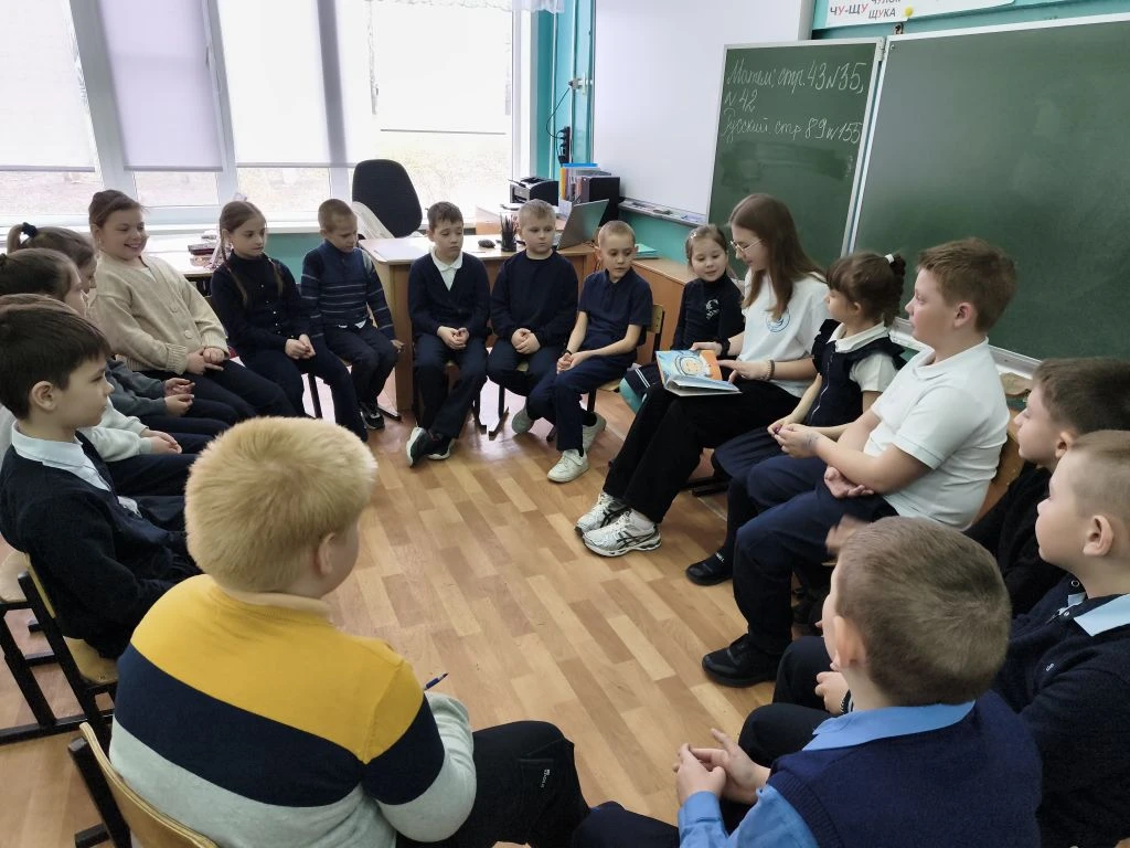 ЛИТЕРАТУРНО-КОСМИЧЕСКАЯ ГОСТИНАЯ   В преддверии Дня Космонавтики наши волонтеры провели литературные