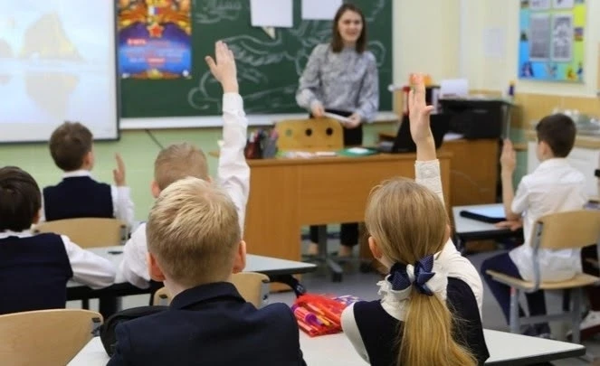 В российских школах будут выявлять детей, которые спорят на «Разговорах о важном». Учит...
