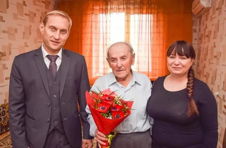 Первый руководитель - мэр Евпатории. Дальше были - 5 мэров, 2 депутата и 1 министр. Я р...